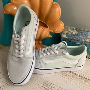 Vans Ward mint green suedes. Super clean! Sz8.5